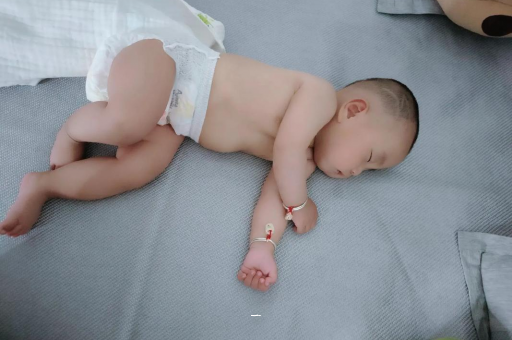 迁西宝宝胳膊上起红疙瘩